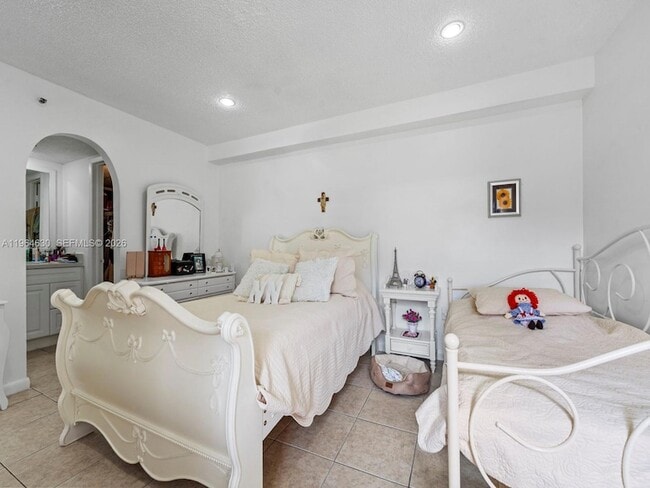 Building Photo - 10641 SW 108th Ave