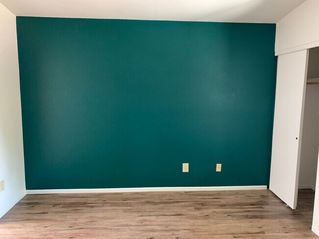 Building Photo - 3 bedroom 2 bath