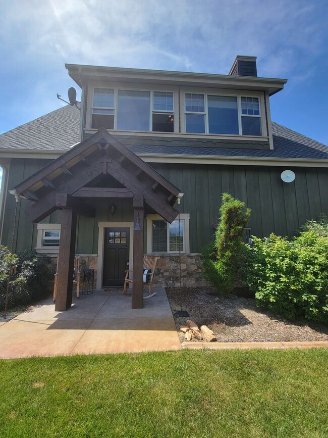 Building Photo - Kalispell Home with stunning mountain views