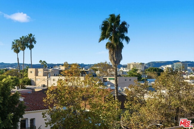 Building Photo - 462 S Maple Dr