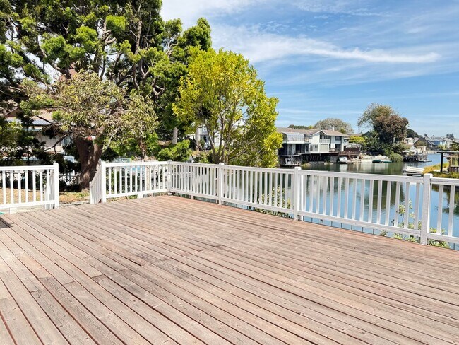Building Photo - 738 Palmera Ct