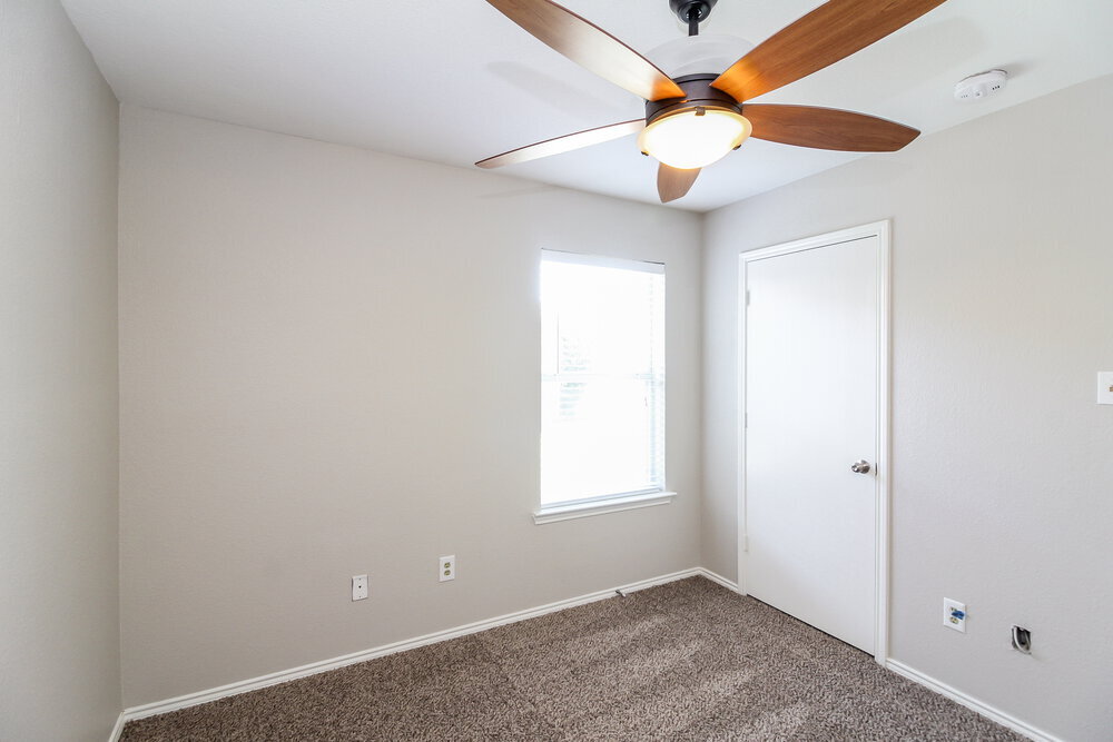 Building Photo - 1124 Sandalwood Dr