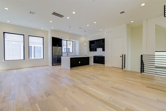 Building Photo - 1803 Dunlavy St