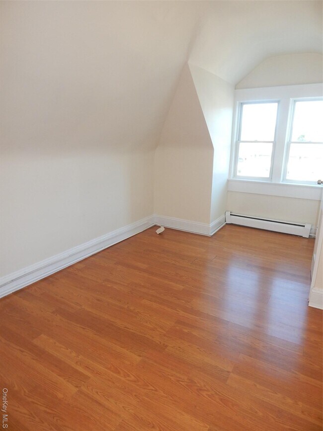 Building Photo - 5 John St