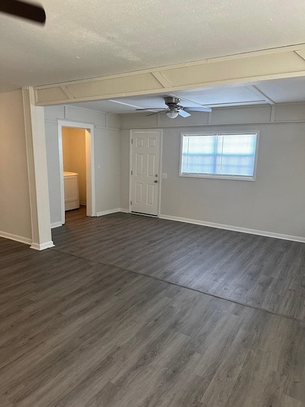 Building Photo - 3622 S Lakewood Dr