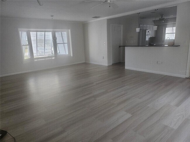 Building Photo - 332 2nd St W