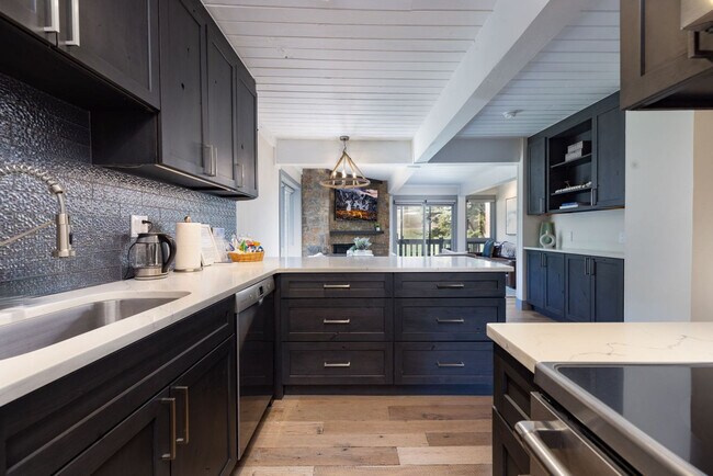 Building Photo - 70 Gallun Ln