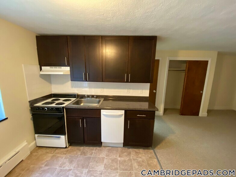 Building Photo - 9 Chester St