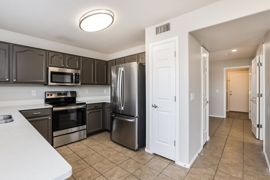 Building Photo - 15535 W Mohave Cir