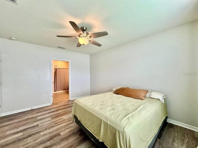 Building Photo - 10626 Park Meadowbrooke Dr