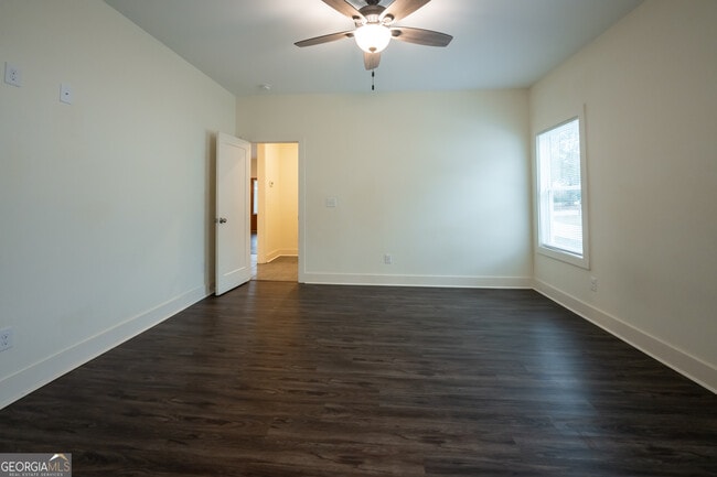 Building Photo - 1020 Bell Cir