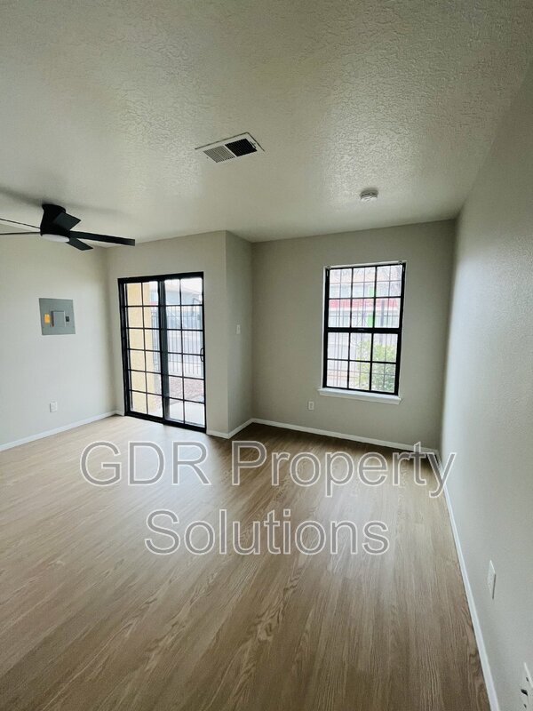 Building Photo - 1116 Coal Ave SW