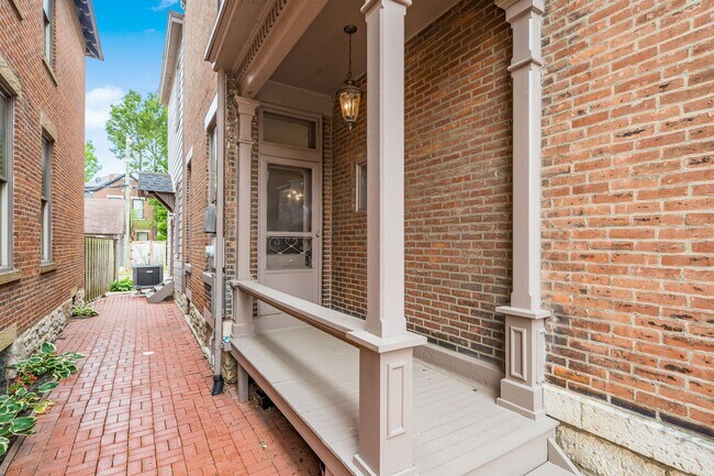 FIrst Floor 2BR Covered Private Entrance with Patio - 551 S 3rd St