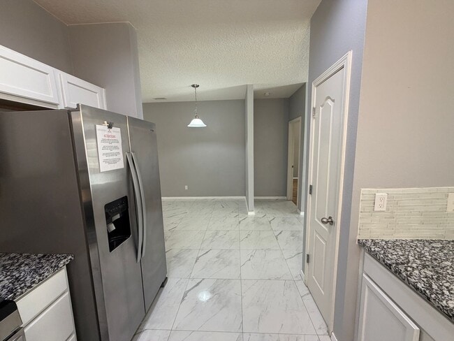 Building Photo - Beautiful Luxury Single Story Town Home Available Near Coors Blvd NW & Dellyne Ave NW!