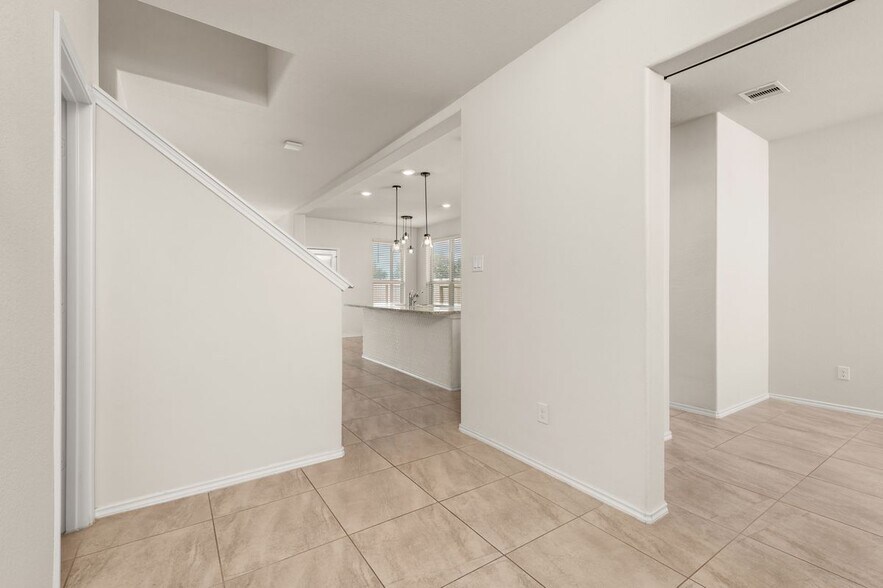 Building Photo - 3715 White Gardenia Ln