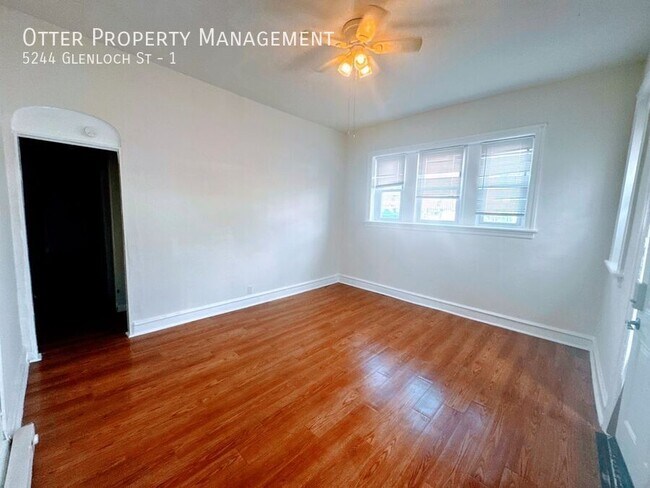 Building Photo - 5244 Glenloch St
