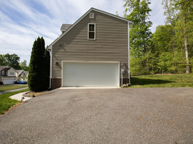 Building Photo - Stunning Shaker-Style 4-Bedroom Home in Chesterfield | Granite & Hardwoods!