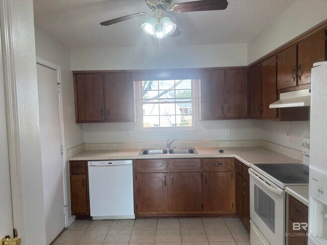 Building Photo - 20 Magnolia Cir