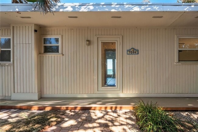 Building Photo - 9556 Doubloon Dr