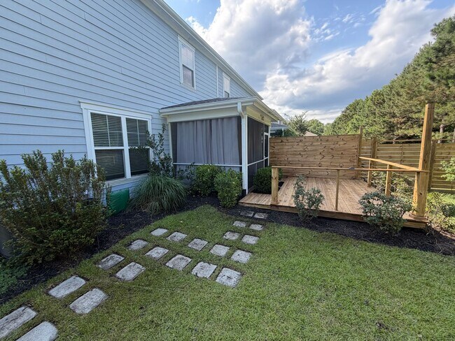 Building Photo - Available July 1st. Beautiful 4 BR/2.5 BA Home in Highly Desirable Park West! Landscaping included!