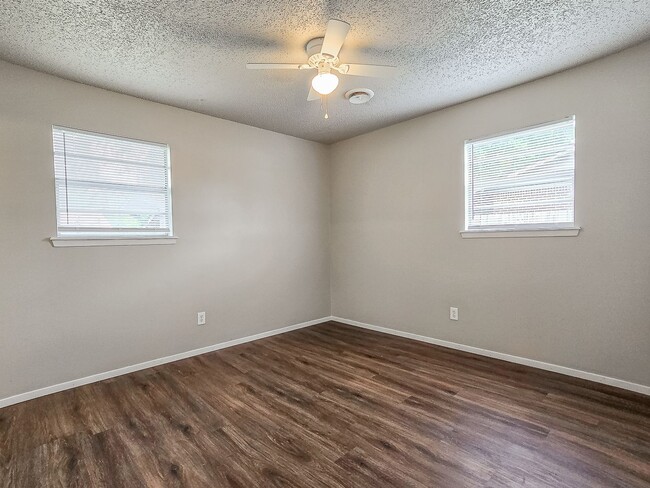 Building Photo - Newly Remodeled 4 bedroom 2 bath home in S...