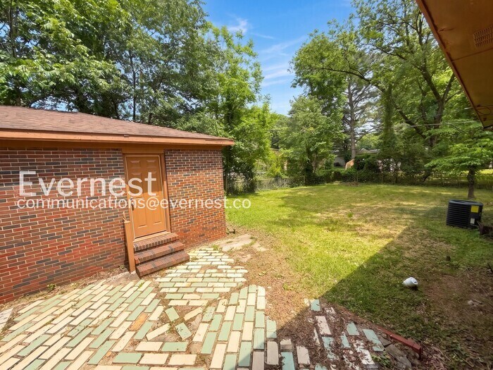 Building Photo - 9825 Maple Ln