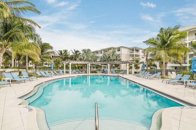 Building Photo - 431 Bay Colony Dr N