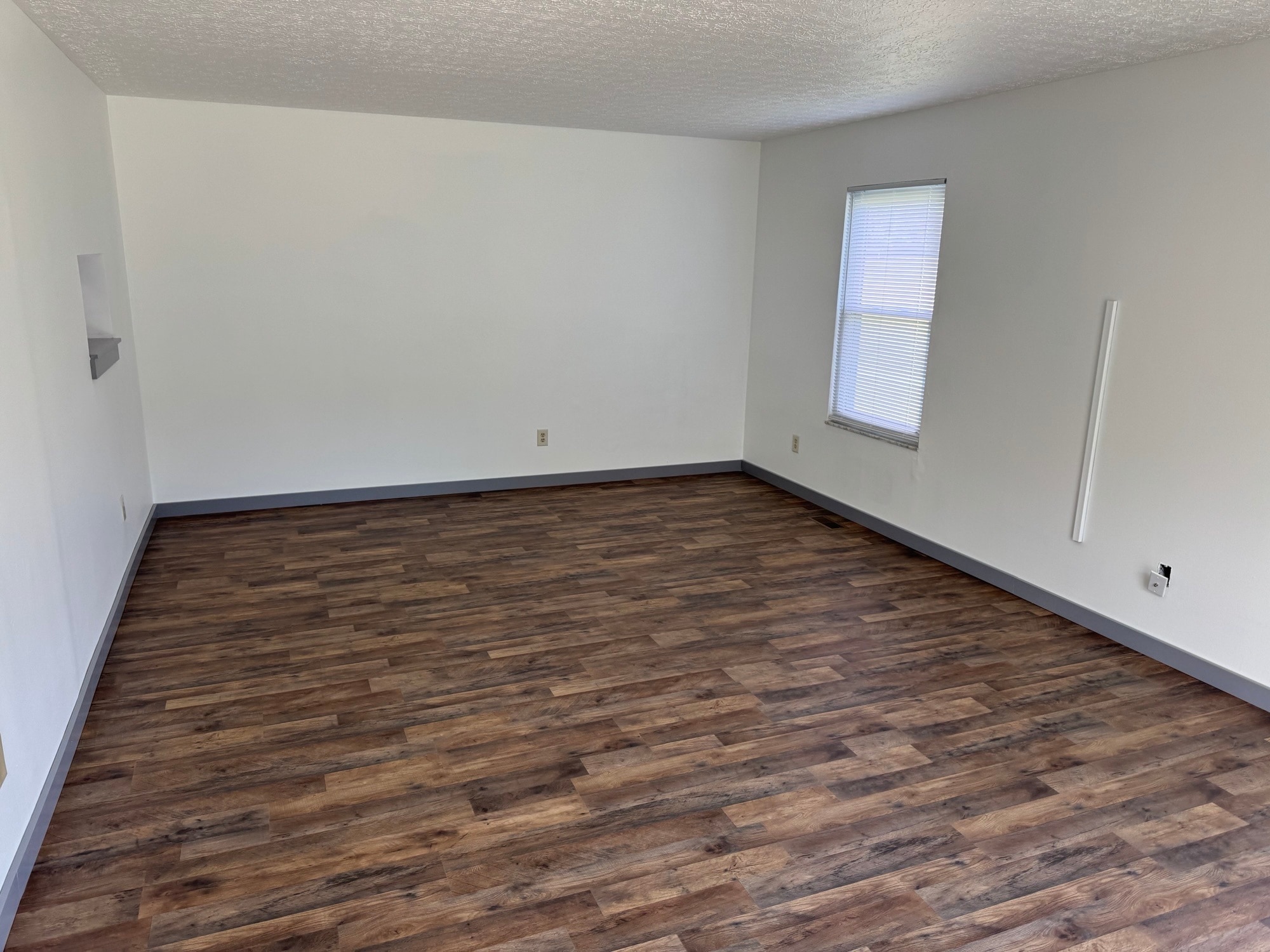 Building Photo - 475 Broadview Ct