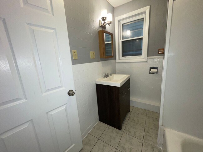 Building Photo - 159 Main St