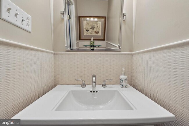 Building Photo - 519 Brummel Ct NW
