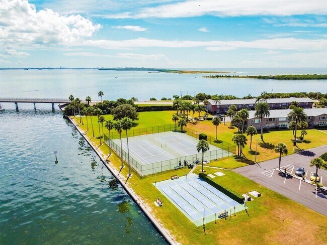 Building Photo - 8 Glencoe Pl