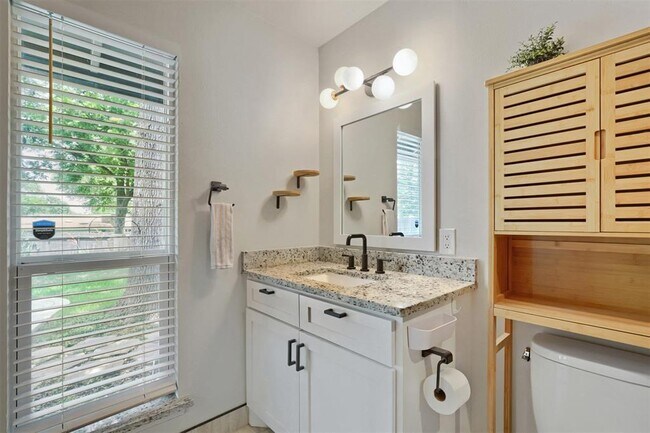Building Photo - 1602 Thornridge Rd