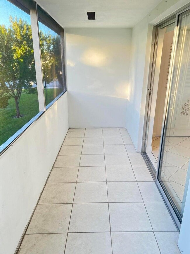 Building Photo - 162 Camden G