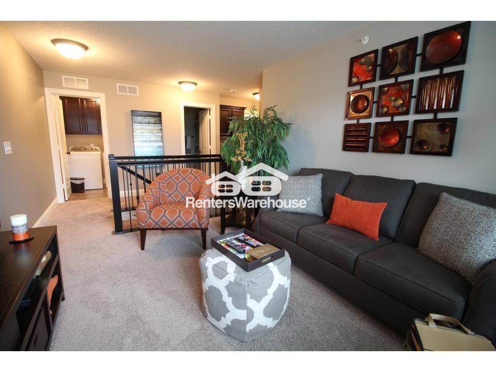 Building Photo - 8411 Larch Ln N