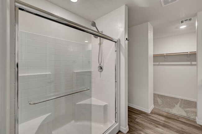 Building Photo - Upgraded 5 bedroom home in Cul-De-Sac!!