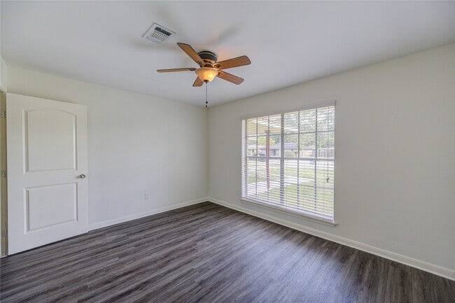 Building Photo - 9811 Shadydale Ln