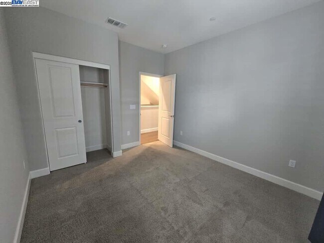 Building Photo - 8553 Waveside Wy