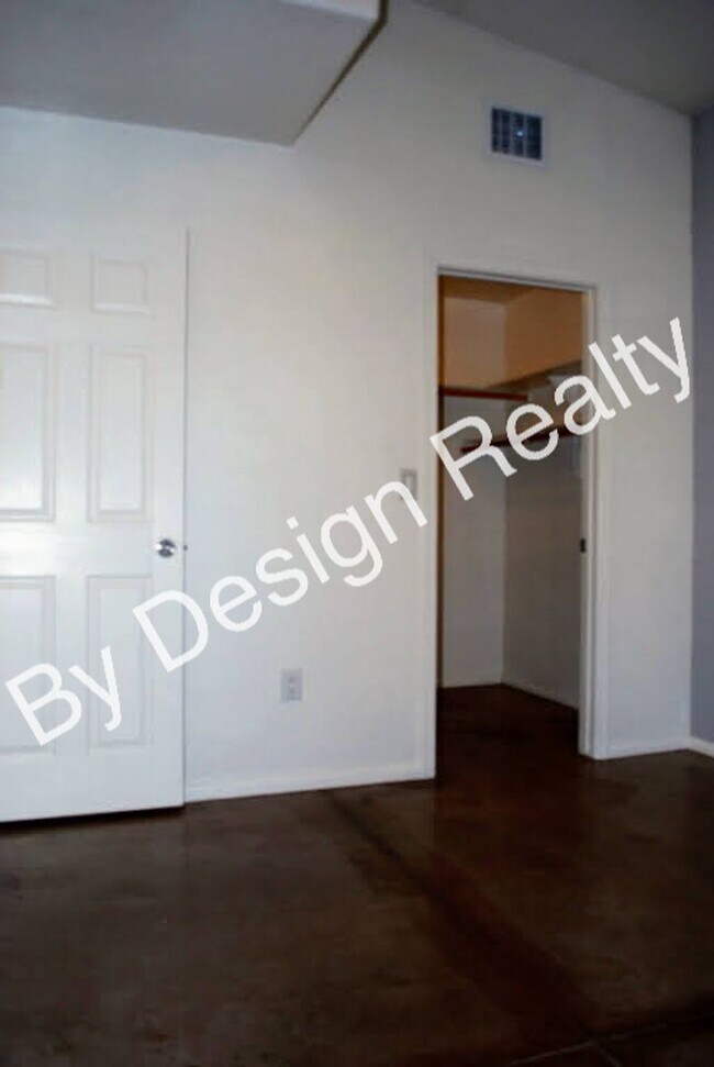 Building Photo - Mountain Ave 3 Bed 2 Bath Home - Contemporary Block Construction