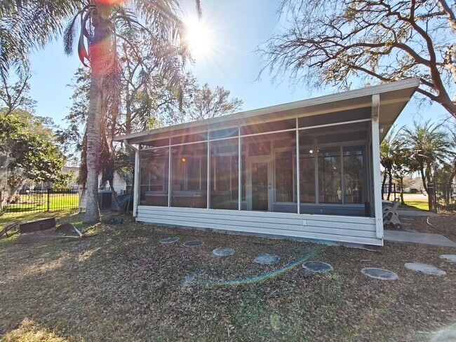 Building Photo - Florida Living at Its Best – 3BR Home with Hot Tub & Resort Amenities