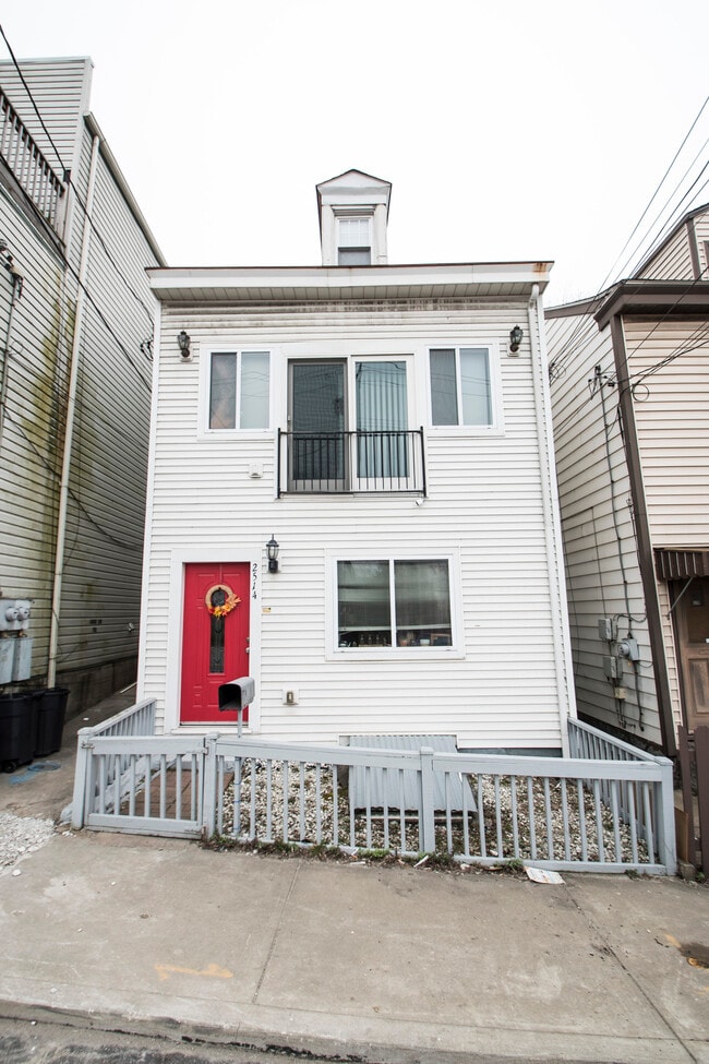 Primary Photo - 2514 Josephine St