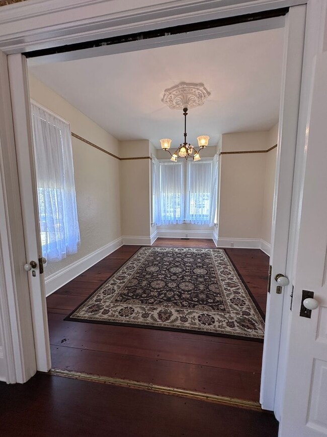 Building Photo - Stunning 1890 Eastlake Victorian | 5 Bedrooms | 2 Bathrooms | Flex Spaces | Steps from Old Town E...