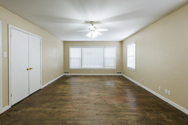Building Photo - Large 4 bedroom in Tech Terrace