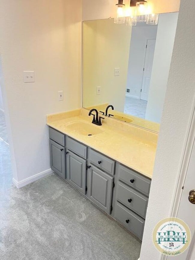 Building Photo - Spacious 3BR|2.5BA Home in the heart of Br...