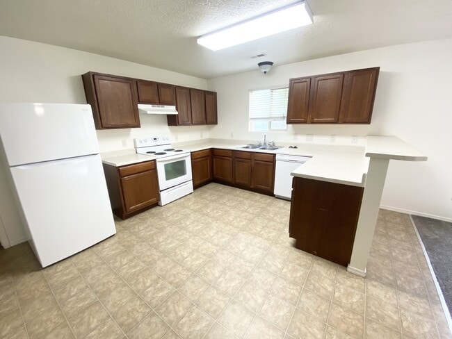 Building Photo - 1243 W 520 S