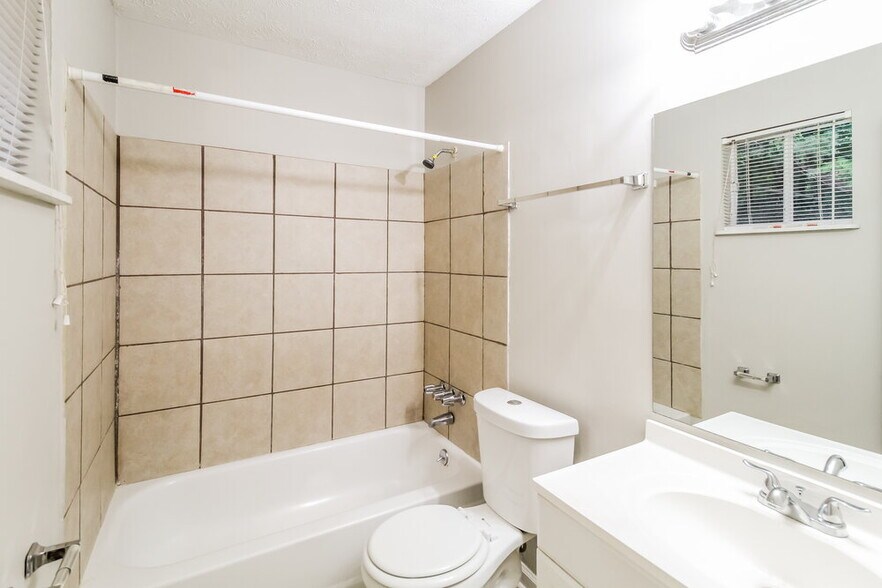 Building Photo - 1893 Gingham Way