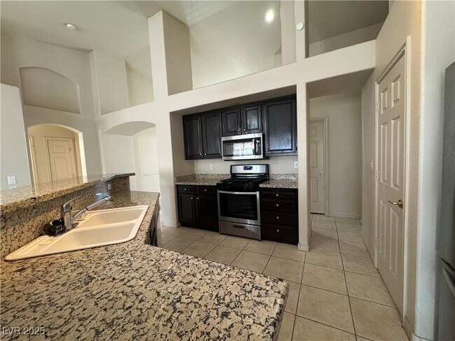 Building Photo - 1323 Dream Valley St