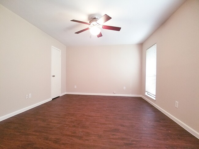 Building Photo - 6927 Tara Dr