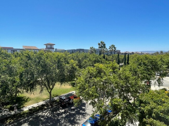 Building Photo - Top floor Playa Vista Condo 2+2