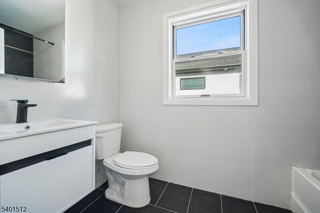 Building Photo - 19 Mountain Ave