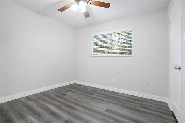Building Photo - 56 E White Willow Cir